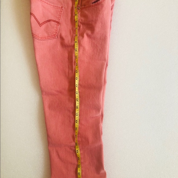 Levi’s Demi Curve Peach Cropped Pants Size 8 - Picture 5 of 7